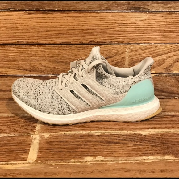 NWT Adidas Ultra Boost Womens “Carbon Clear Mint” - Picture 8 of 16